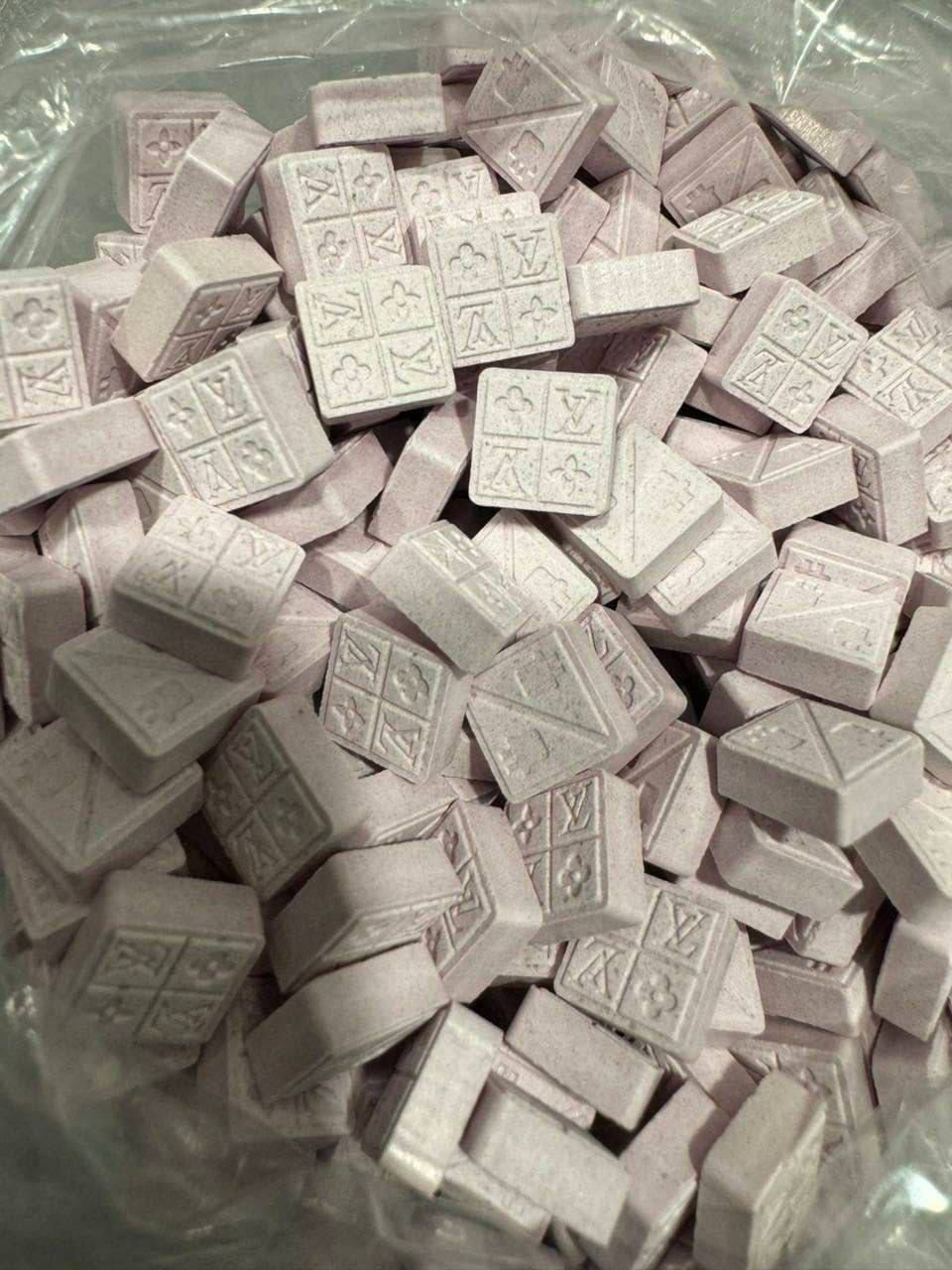 24 ecstacy pills (mdma) 24 ecstacy pills (mdma)
